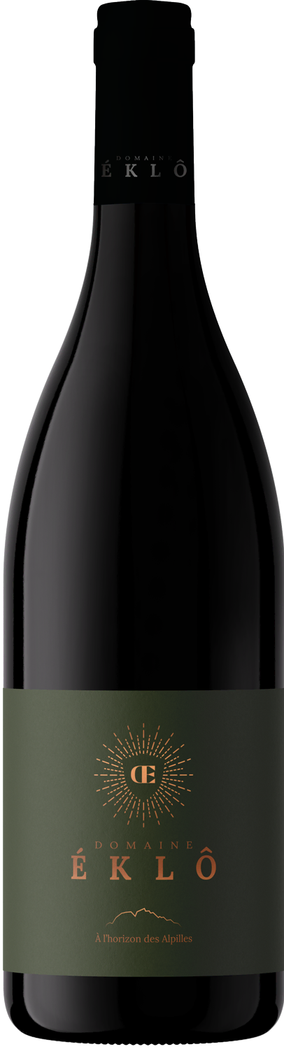 Bottle of Domaine Éklô wine with a dark green label featuring a gold sunburst emblem and text reading À l'horizon des Alpilles.
